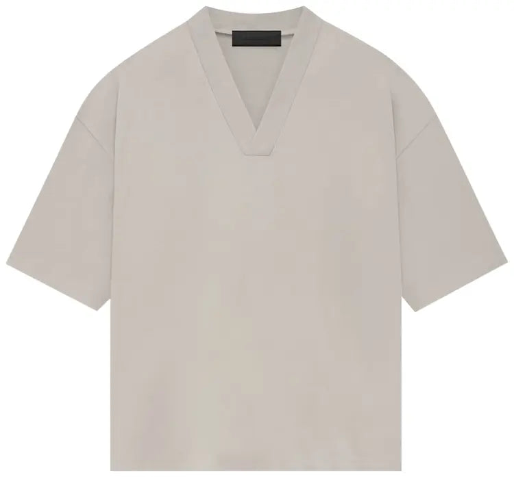 関税込み*FEAR OF GOD ESSENTIALS*Vネック シルバー クラウド FEAR OF GOD FOG ESSENTIALS V-Neck - Silver Cloud (FW23
